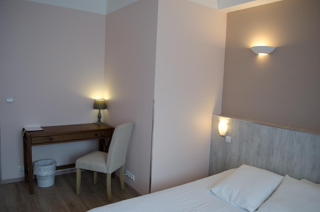 Hotel Lac Et Foret Saint-André-les-Alpes Стая снимка