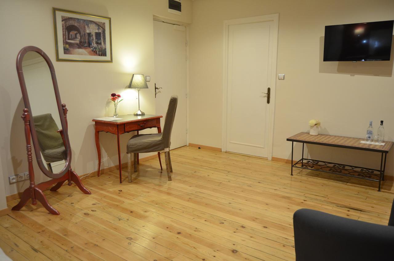 Hotel Lac Et Foret Saint-André-les-Alpes Екстериор снимка