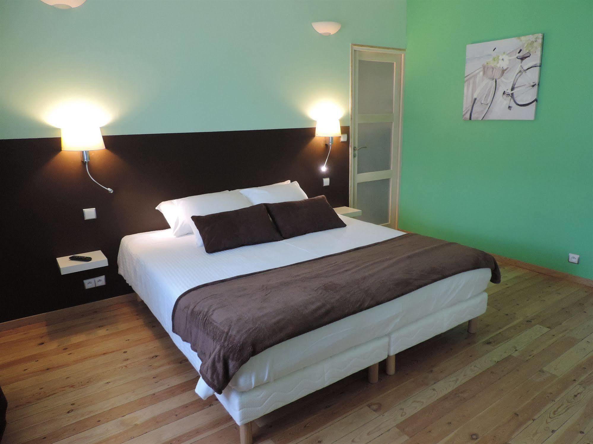 Hotel Lac Et Foret Saint-André-les-Alpes Екстериор снимка
