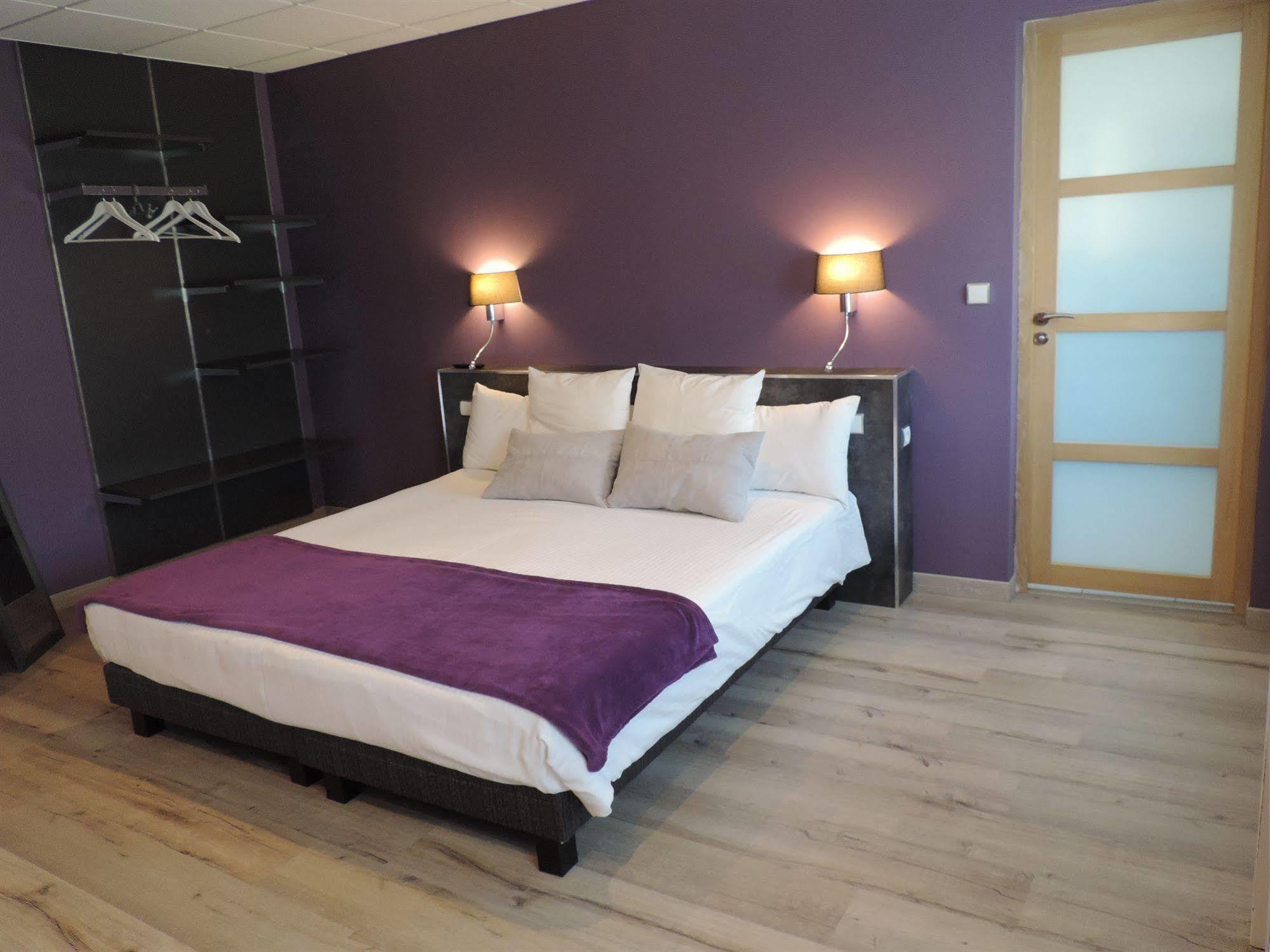 Hotel Lac Et Foret Saint-André-les-Alpes Екстериор снимка