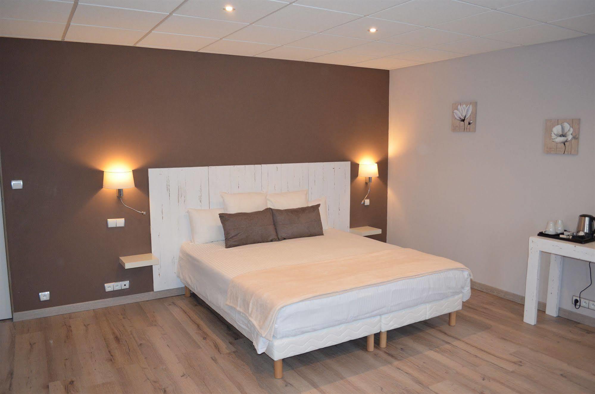 Hotel Lac Et Foret Saint-André-les-Alpes Екстериор снимка