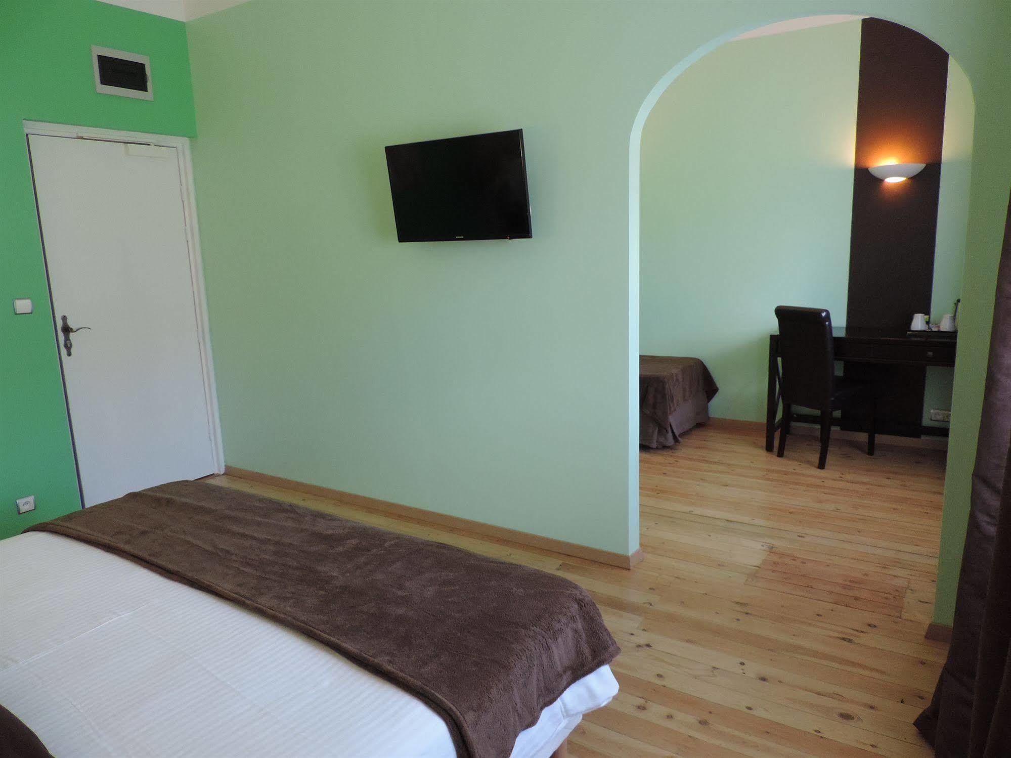 Hotel Lac Et Foret Saint-André-les-Alpes Екстериор снимка