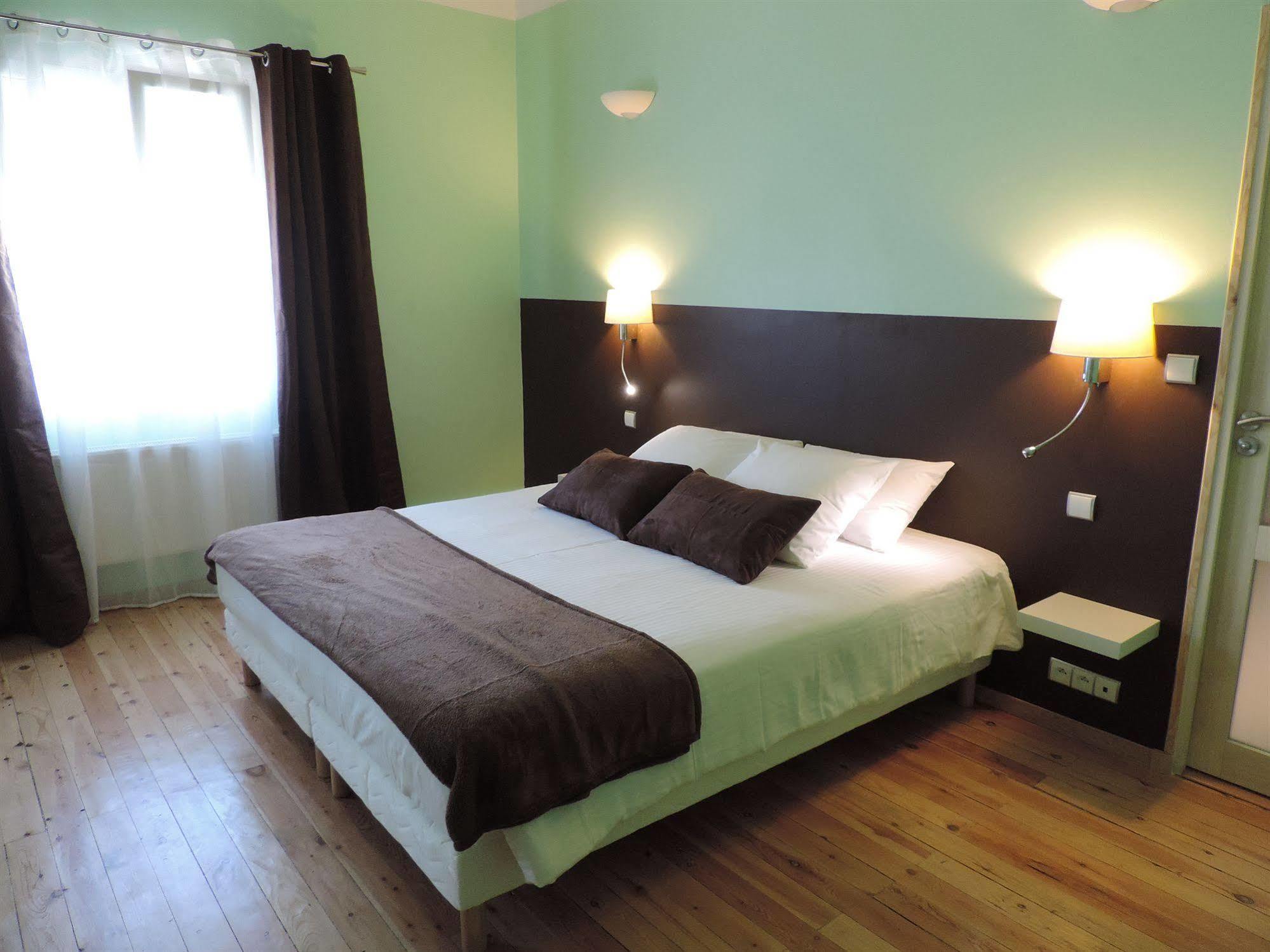 Hotel Lac Et Foret Saint-André-les-Alpes Екстериор снимка