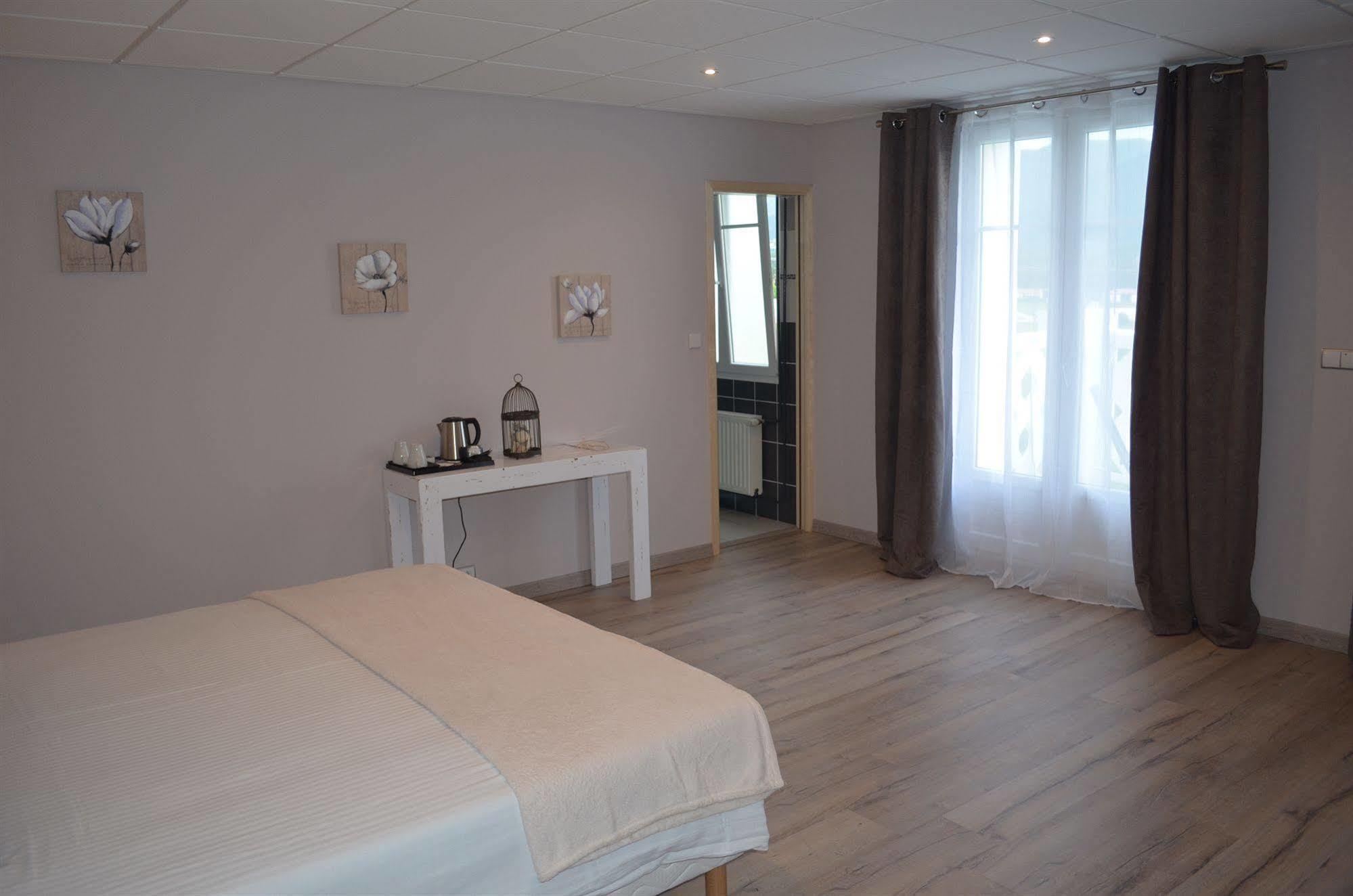 Hotel Lac Et Foret Saint-André-les-Alpes Екстериор снимка