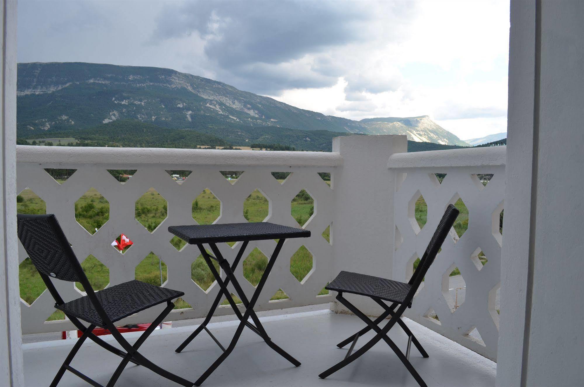 Hotel Lac Et Foret Saint-André-les-Alpes Екстериор снимка