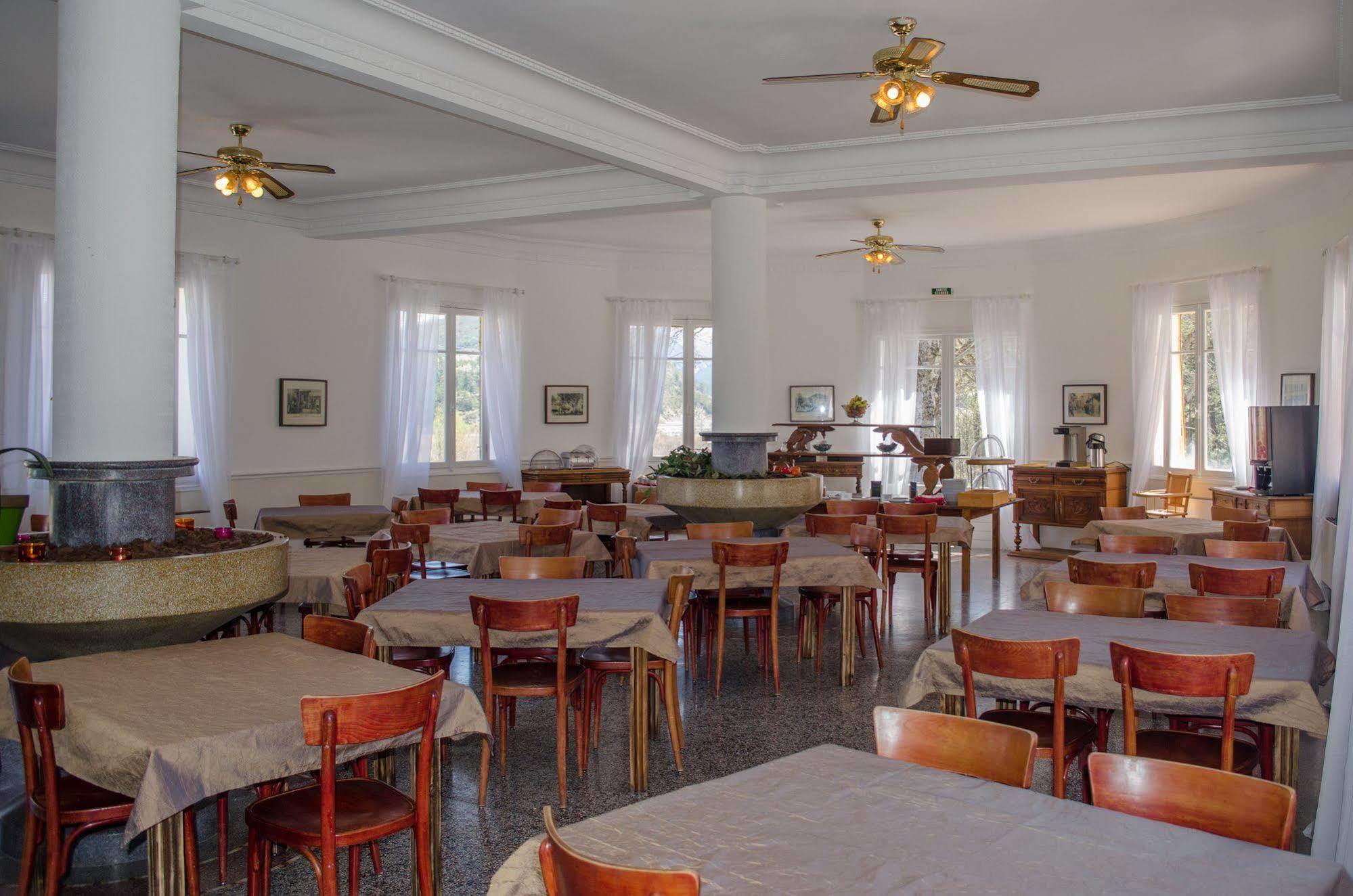 Hotel Lac Et Foret Saint-André-les-Alpes Екстериор снимка